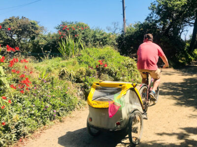 Cycling with kids trailers Sark